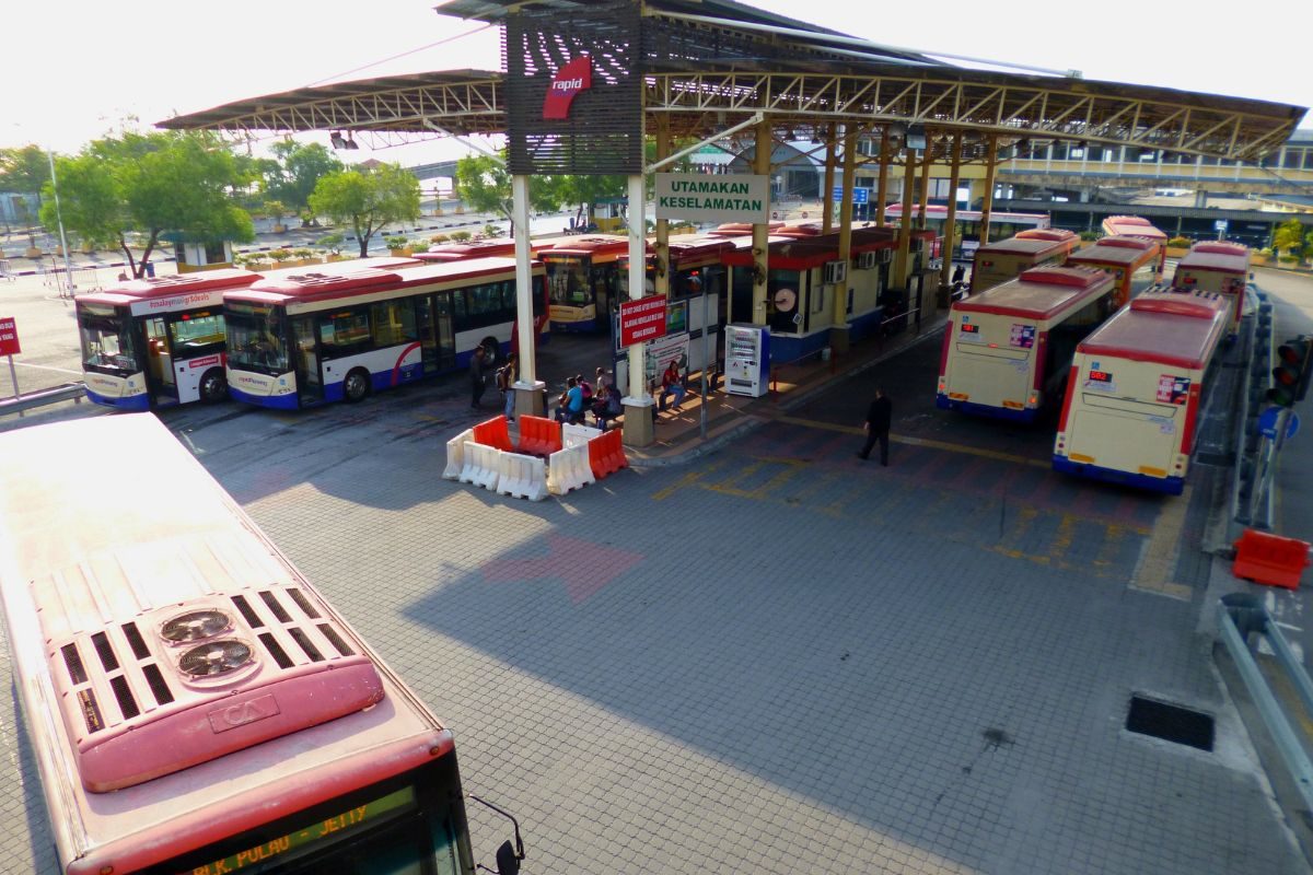 दिल्ली-मुंबई में नहीं, इस शहर में है भारत का सबसे बड़ा बस अड्डा, जहां दिखता है 'बसों का समंदर'!