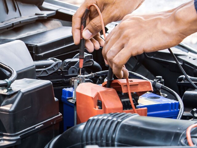 ऑफिस जाते वक्त कार स्टार्ट होने में करती है नखरे? ऐसे करें ठीक