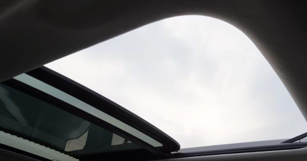 This is the country's cheapest SUV with panoramic sunroof! Price starts from only ₹ 10.74 lakh