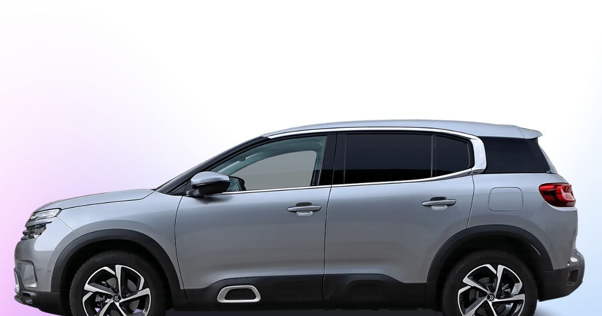 17 KM mileage, sunroof and 6 airbags! Still this SUV is gathering dust in the showroom!