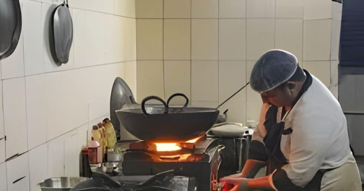 ‘बैक टू द बेसिक्स…’, इंडक्शन, चूल्हा और कोयले की भट्ठी, गैस की कमी के बाद कैसे खाना बना रहे हैं लोग