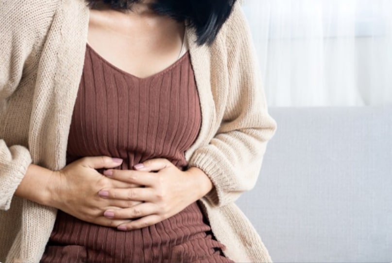 गैस रिलीज़ होना-यह पढ़ने में थोड़ा अजीब लग सकता है लेकिन ये सच है. गैस आना एक स्वस्थ पाचन तंत्र का संकेत है. जब पाचन तंत्र में मौजूद बैक्टीरिया खाने को तोड़ते हैं तब गैस रिलीज़ होती है. ये बहुत आम बात है. इससे पता चलता है कि आपका डाइजेस्टिव सिस्टम ठीक से काम कर रहा है. अगर कभी झुकते वक्त या सोते वक्त अचानक गैस निकल जाए तो शर्मिंदा मत होइए. इसे समझिए कि आपकी पाचन प्रक्रिया खुश है और ये एक बड़ा संकेत है.