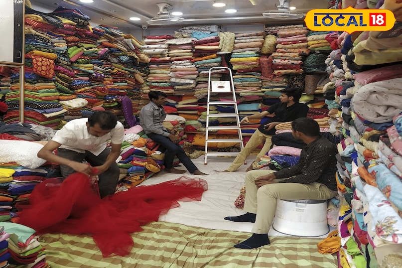 बेगम बाजार हालाँकि यह बाजार मसालों और घरेलू सामानों के लिए अधिक जाना जाता है लेकिन कपड़ों के मामले में भी इसका कोई मुकाबला नहीं है। यह डेली वियर कपड़े, नाइटवियर और अफोर्डेबल टेक्सटाइल के लिए प्रसिद्ध है इसकी सबसे बड़ी खासियत यहाँ दाम बहुत ही कम होते हैं, लेकिन भीड़ काफी रहती है। थोक विक्रेताओं के लिए यह एक हब की तरह है।