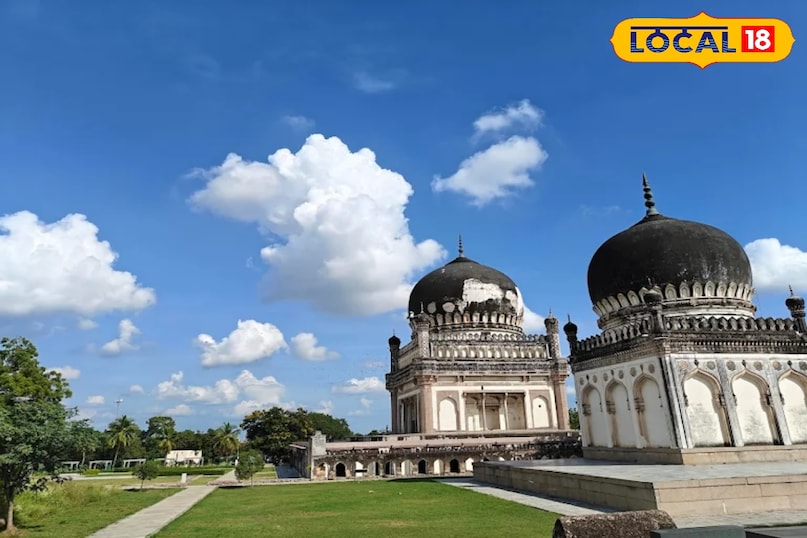 कुतुब शाही मकबरे इब्राहिम बाग में स्थित ये मकबरे कुतुब शाही वंश के सात शासकों की याद दिलाते हैं। पत्थर पर की गई बारीक नक्काशी और विशाल गुंबद हिंदू और फारसी शैलियों के संगम को दर्शाते हैं। शहर की भागदौड़ से दूर यह स्थान शांति और वास्तुकला के प्रेमियों के लिए एक आदर्श स्थान है।