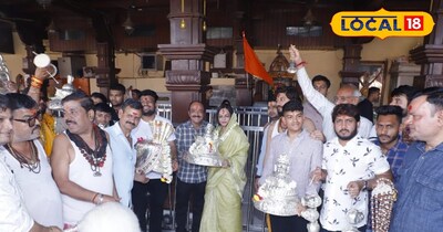 महाकाल को अर्पित किए लाखों के आभूषण 