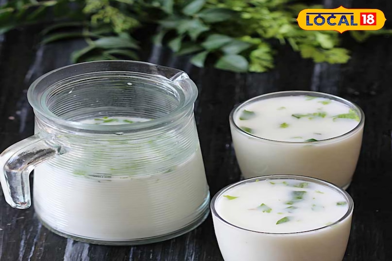 नीर मोर गर्मी में डिहाइड्रेशन से बचने के लिए नीर मोर या मसाला छाछ सबसे बेहतर विकल्प है। इसे पानी, दही, पिसा हुआ अदरक, हींग और बारीक कटी हरी मिर्च से तैयार किया जाता है। यह ड्रिंक शरीर के इलेक्ट्रोलाइट बैलेंस को बनाए रखता है। दोपहर की चिलचिलाती धूप में एक गिलास नीर मोर शरीर को तुरंत पुनर्जीवित करने की शक्ति रखता है। नीर मोर गर्मी में डिहाइड्रेशन से बचने के लिए नीर मोर या मसाला छाछ सबसे बेहतर विकल्प है। इसे पानी, दही, पिसा हुआ अदरक, हींग और बारीक कटी हरी मिर्च से तैयार किया जाता है। यह ड्रिंक शरीर के इलेक्ट्रोलाइट बैलेंस को बनाए रखता है। दोपहर की चिलचिलाती धूप में एक गिलास नीर मोर शरीर को तुरंत पुनर्जीवित करने की शक्ति रखता है।