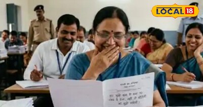 कॉपियां चेक करते शिक्षक 