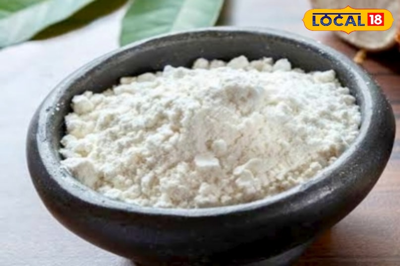 आगे कहा कि कसावा स्टार्च का शीतल प्रभाव अधिक होता है, इसलिए छोटे बच्चों को कम मात्रा में ही देना चाहिए. कच्चा सेवन करने से पेट खराब या दस्त की समस्या हो सकती है, इसलिए इसे पकाकर देना बेहतर है. गर्भवती महिलाओं को शरीर में गर्मी महसूस होने पर इसका सेवन लाभकारी हो सकता है, लेकिन ठंड, थकान या लो ब्लड प्रेशर होने पर इसे नहीं पीना चाहिए. आगे कहा कि कसावा स्टार्च का शीतल प्रभाव अधिक होता है, इसलिए छोटे बच्चों को कम मात्रा में ही देना चाहिए. कच्चा सेवन करने से पेट खराब या दस्त की समस्या हो सकती है, इसलिए इसे पकाकर देना बेहतर है. गर्भवती महिलाओं को शरीर में गर्मी महसूस होने पर इसका सेवन लाभकारी हो सकता है, लेकिन ठंड, थकान या लो ब्लड प्रेशर होने पर इसे नहीं पीना चाहिए.