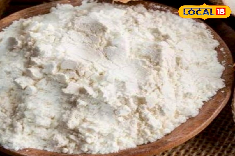 उन्होंने बताया कि कुडज़ू स्टार्च पाउडर रक्त संचार को बेहतर बनाने, रक्त शर्करा को नियंत्रित करने और रक्तचाप कम करने में सहायक हो सकता है. इसके अलावा यह शरीर से विषाक्त पदार्थों को निकालने, यकृत कोशिकाओं की रक्षा करने और उम्र बढ़ने की प्रक्रिया को धीमा करने में भी मदद करता है. यह श्वसन संक्रमण से बचाव और हृदय स्वास्थ्य के लिए भी लाभकारी माना जाता है. उन्होंने बताया कि कुडज़ू स्टार्च पाउडर रक्त संचार को बेहतर बनाने, रक्त शर्करा को नियंत्रित करने और रक्तचाप कम करने में सहायक हो सकता है. इसके अलावा यह शरीर से विषाक्त पदार्थों को निकालने, यकृत कोशिकाओं की रक्षा करने और उम्र बढ़ने की प्रक्रिया को धीमा करने में भी मदद करता है. यह श्वसन संक्रमण से बचाव और हृदय स्वास्थ्य के लिए भी लाभकारी माना जाता है.