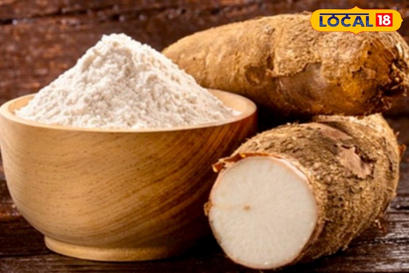 कसावा या कुडज़ू स्टार्च पाउडर से बना पेय लंबे समय से गर्मियों में इस्तेमाल किया जाने वाला पारंपरिक और ताजगी देने वाला पेय माना जाता है. यह सस्ता होने के साथ-साथ शरीर को ठंडक देता है और कई स्वास्थ्य लाभ भी प्रदान करता है. खासतौर पर गर्मी के मौसम में लोग इसे शरीर को ठंडा रखने और ऊर्जा बनाए रखने के लिए पीते हैं. आयुर्वेद में जानकार शिव कुमार पांडे ने लोकल18 को बताया कि यह पेय रक्त शर्करा को नियंत्रित करने और गुर्दे की समस्याओं से जूझ रहे लोगों के लिए भी लाभकारी माना जाता है. कसावा या कुडज़ू स्टार्च पाउडर से बना पेय लंबे समय से गर्मियों में इस्तेमाल किया जाने वाला पारंपरिक और ताजगी देने वाला पेय माना जाता है. यह सस्ता होने के साथ-साथ शरीर को ठंडक देता है और कई स्वास्थ्य लाभ भी प्रदान करता है. खासतौर पर गर्मी के मौसम में लोग इसे शरीर को ठंडा रखने और ऊर्जा बनाए रखने के लिए पीते हैं. आयुर्वेद में जानकार शिव कुमार पांडे ने लोकल18 को बताया कि यह पेय रक्त शर्करा को नियंत्रित करने और गुर्दे की समस्याओं से जूझ रहे लोगों के लिए भी लाभकारी माना जाता है.