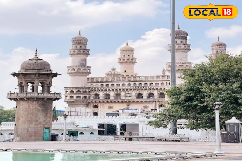 ऐतिहासिक चारमीनार भारतीय पर्यटकों के लिए मात्र 25 रुपए का टिकट डिजिटल पेमेंट पर 20 आपको इस 1591 में बनी मीनार के अंदर जाने का मौका देता है। इसकी संकरी घुमावदार सीढ़ियों से चढ़कर जब आप ऊपर पहुँचते हैं, तो मेहराबों से पुरानी गलियों का जो नज़ारा दिखता है, वह फोटोग्राफी के लिए बेस्ट है। यहाँ से आप मक्का मस्जिद के गुंबदों और लाड बाज़ार की भीड़भाड़ को ऊपर से देख सकते हैं।