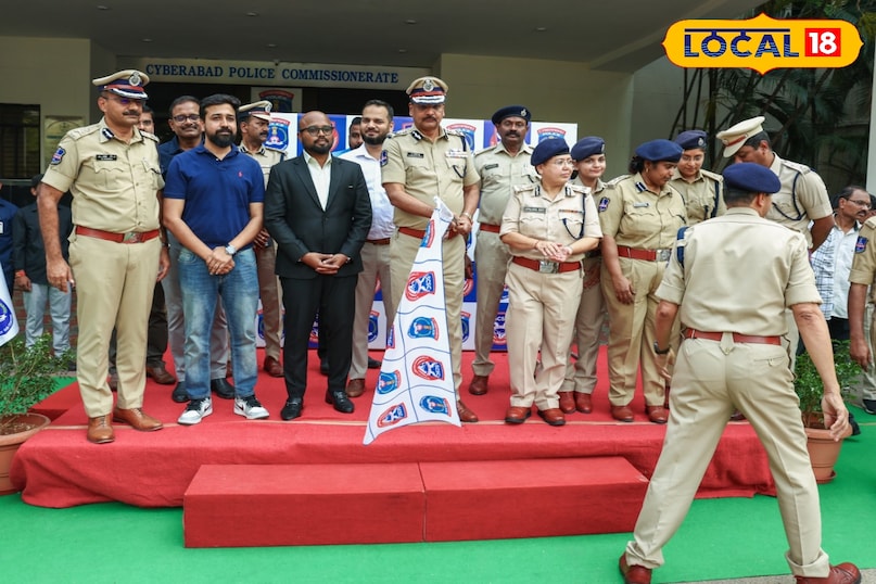 इस ऐतिहासिक पहल की शुरुआत एक भव्य फ्लैग ऑफ समारोह के साथ हुई। इस अवसर पर पुलिस विभाग के कई दिग्गज अधिकारी मौजूद रहे। डीजीपी  शिवाधर रेड्डी, डीजी अभिलाषा बिष्ट और साइबराबाद पुलिस कमिश्नर डॉ. एम. रमेश ने इन वाहनों को हरी झंडी दिखाकर रवाना किया। उनके साथ SCSC के महासचिव रमेश काज़ा और CEO नावेद आलम खान भी उपस्थित थे। 