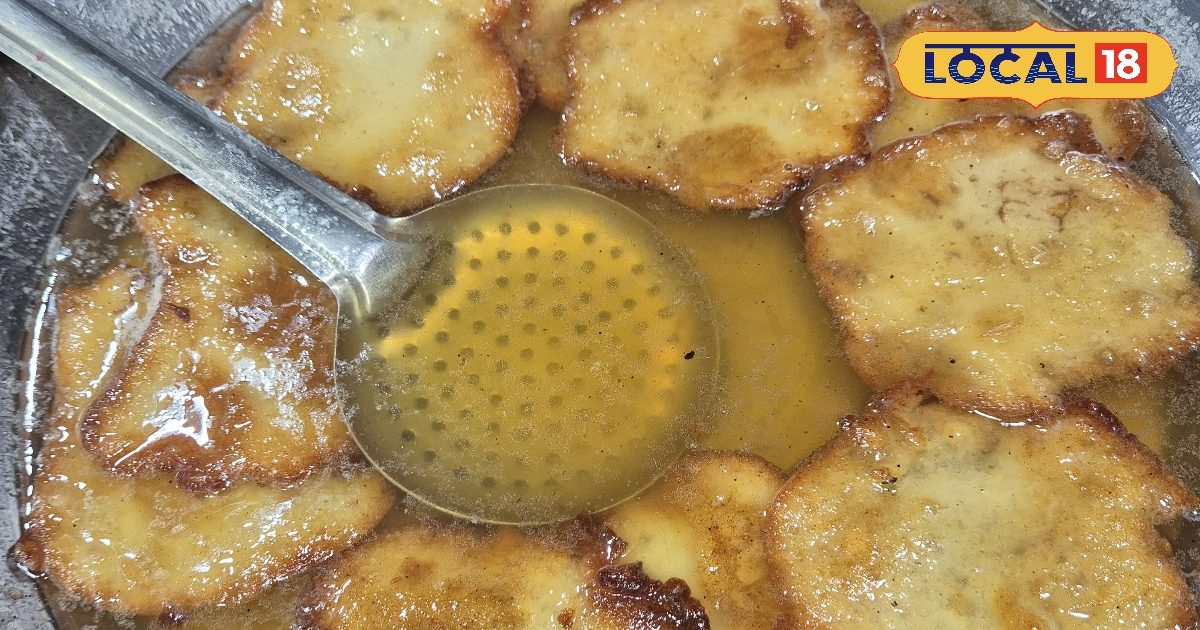 दूर से खींचती है मालपुआ की खुशबू, रबड़ी के साथ खाने पर मुंह में जाते ही गायब