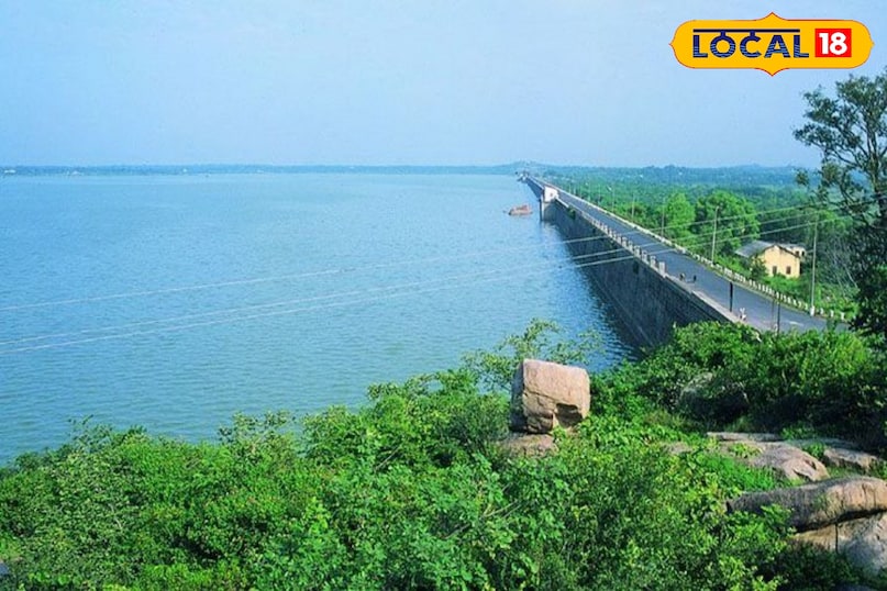 हिमायत सागर का किनारा उस्मान सागर गंडिपेट के पार्क में तो अब 50 रुपए का टिकट लगता है लेकिन उसके जुड़वा हिमायत सागर के कई किनारे अब भी खुले और मुफ्त हैं। इसकी सर्विस रोड पर ड्राइव करना और झील के किनारे बैठकर ठंडी हवाओं का आनंद लेना मानसिक शांति देता है।