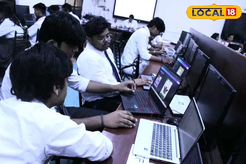 लगती है एडमिशन के लिए भीड़