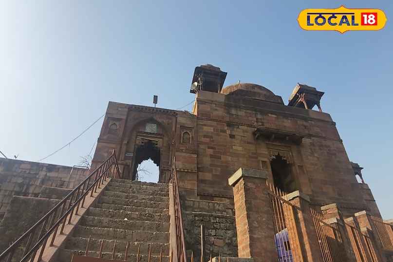 मखदूम जहानिया 52 खंबे मस्जिद