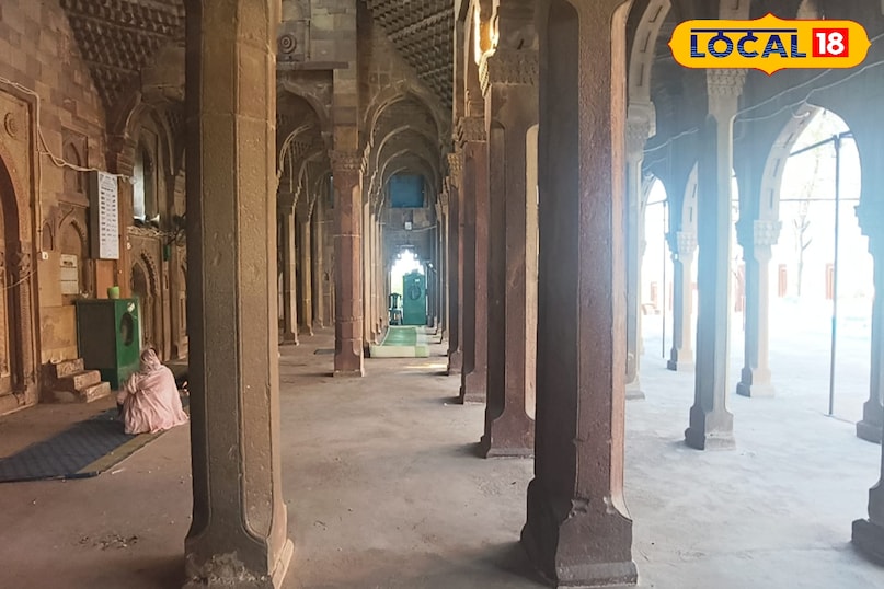 मखदूम जहानिया 52 खंबे मस्जिद