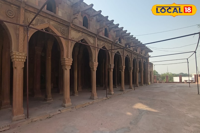 मखदूम जहानिया 52 खंबे मस्जिद