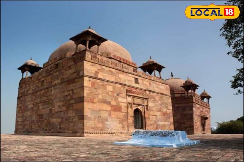 मखदूम जहानिया 52 खंबे मस्जिद