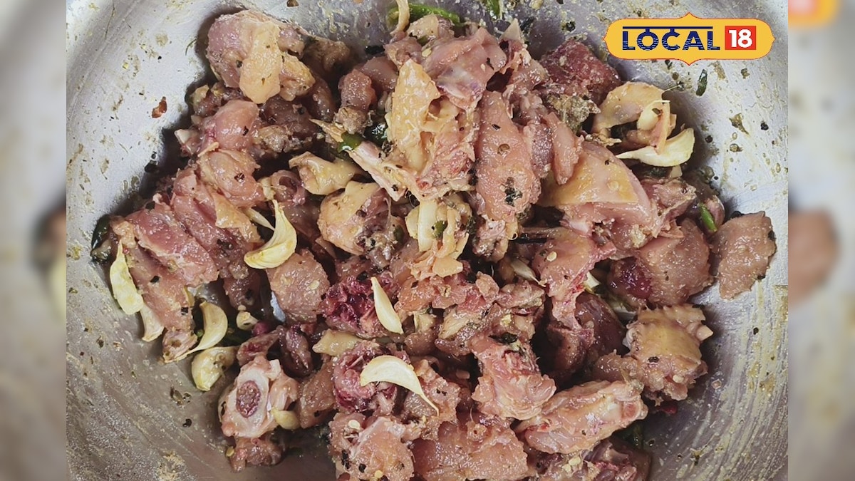 Video : ना तंदूर, ना कड़ाही! पत्तों में पकता ये झारखंडी चिकन बना रहा लोगों को दीवाना, देखें रेसिपी