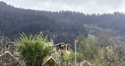 मनाली में इन दिनों मौसम काफी सुहावना बना हुआ है.