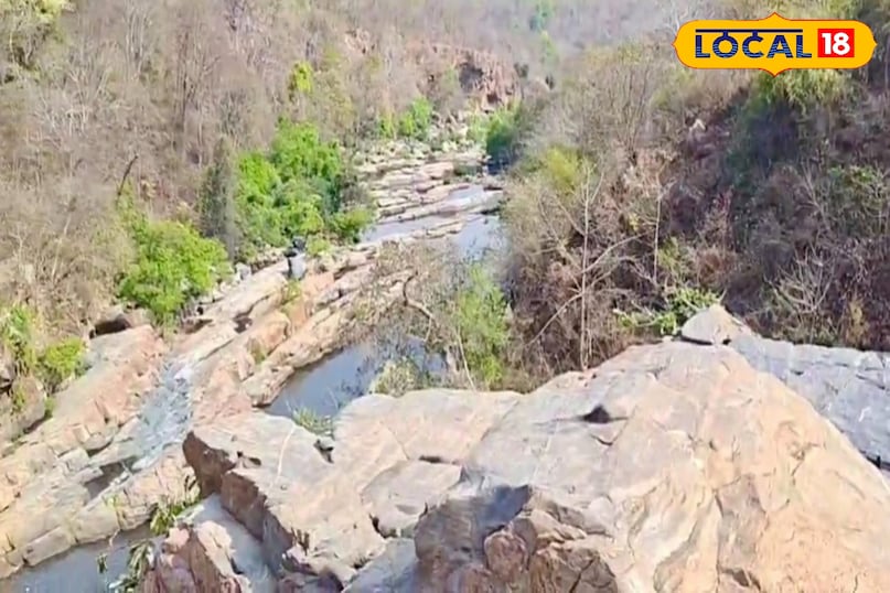 किताबों से भी खूबसूरत है कांति झरना, 200 फीट की ऊंचाई से गिरती है दूधिया धार IMG 20260415 WA0002 watermark 15042026 201459.jpg 2026 04 5fac080ac533bb7ea61ed930be575b25