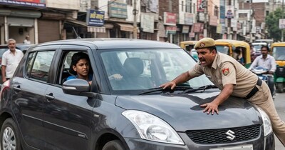 करनाल में पुलिसकर्मी को युवक ने कार से मारी टक्कर. (एआई तस्वीर)