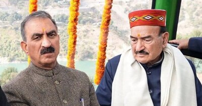 मंडी के द्रंग से पूर्व विधायक और मंत्री रहे कौल सिंह ठाकुर औऱ सीएम सुक्खू. (फाइल फोटो)