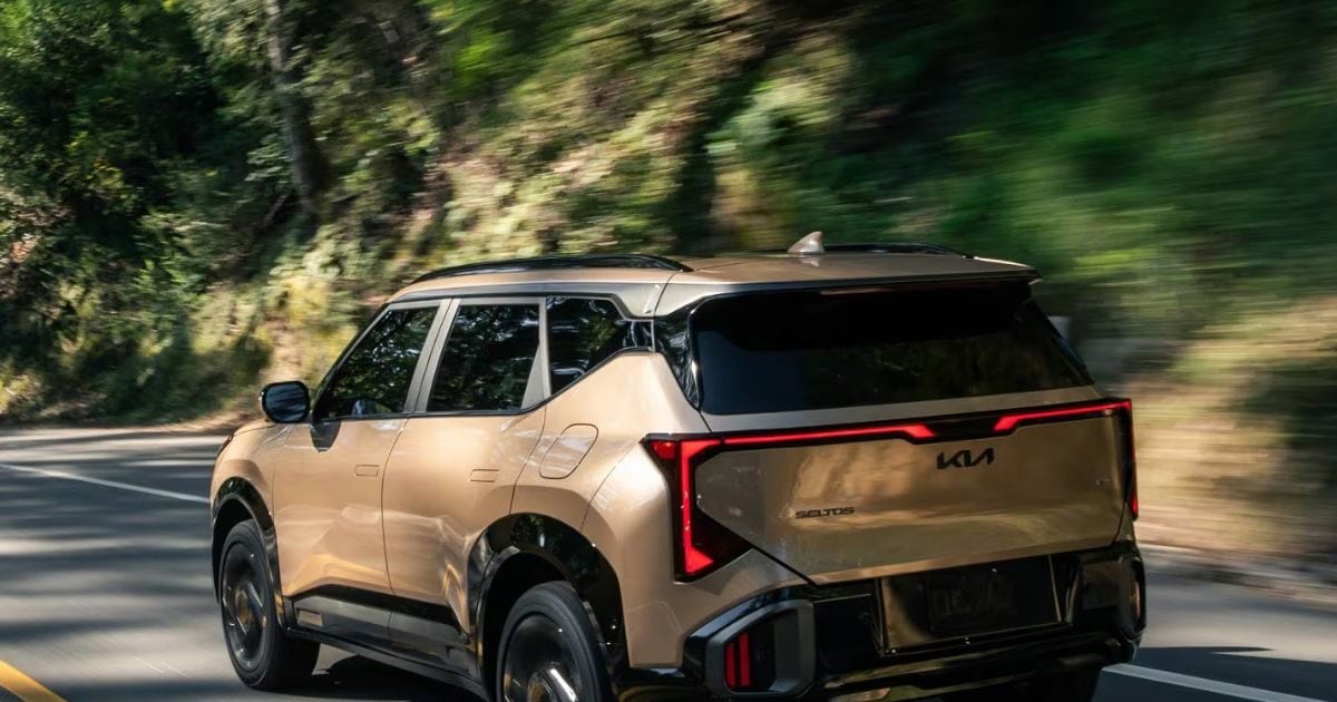 30 KM Mileage, Sunroof and 6 Airbags! This Hybrid SUV will make a big entry in the market