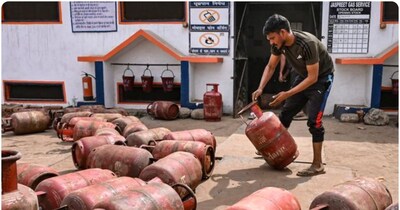 गैस सिलेंडर की कालाबाजारी रोकने के लिए दिल्ली पुलिस ने 17 जगह मारी रेड मारी है. (फाइल फोटो)