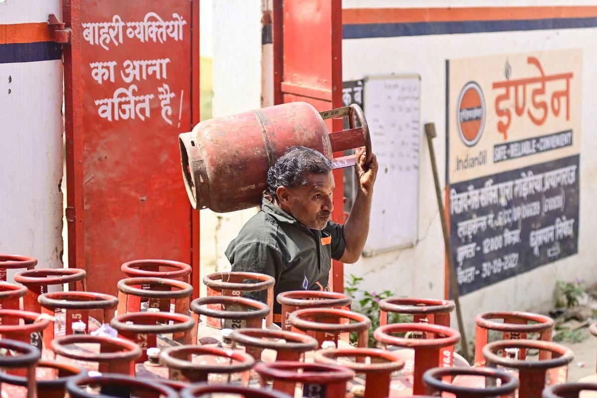 आपके पास नहीं है LPG कनेक्शन, संबंधी के सिलेंडर से उठा सकते हैं फायदा! कैसे? नियम जान लें