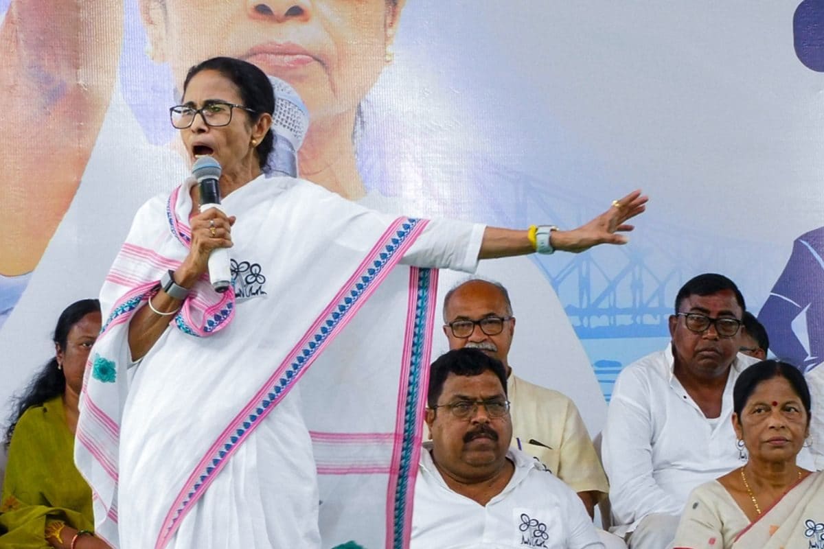 बंगाल चुनाव रिजल्ट से पहले कैसे कट रहा ममता बनर्जी का दिन? एग्जिट पोल के नतीजे आने के बाद कितनी बदल गई 'दीदी' की बॉडी लैंग्वेज?