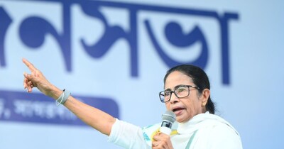 पश्चिम बंगाल चुनाव में सीएम ममता बनर्जी आक्रामक होती जा रही हैं.