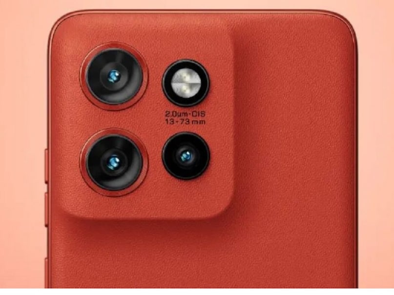 कैमरे के मामले में भी यह फोन काफी दमदार है. इसमें 50 मेगापिक्सल का प्राइमरी कैमरा, 50 मेगापिक्सल का अल्ट्रा-वाइड और 64 मेगापिक्सल का टेलीफोटो लेंस दिया गया है. वहीं, सेल्फी के लिए 50 मेगापिक्सल का फ्रंट कैमरा मिलता है, जिससे शानदार फोटो और वीडियो कैप्चर किए जा सकते हैं. कैमरे के मामले में भी यह फोन काफी दमदार है. इसमें 50 मेगापिक्सल का प्राइमरी कैमरा, 50 मेगापिक्सल का अल्ट्रा-वाइड और 64 मेगापिक्सल का टेलीफोटो लेंस दिया गया है. वहीं, सेल्फी के लिए 50 मेगापिक्सल का फ्रंट कैमरा मिलता है, जिससे शानदार फोटो और वीडियो कैप्चर किए जा सकते हैं.