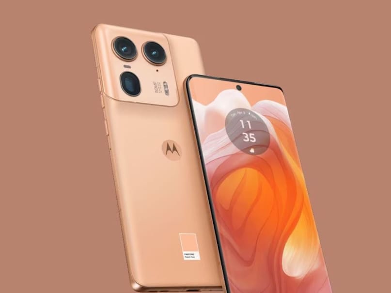 इससे आपको स्मूद और ब्राइट व्यूइंग एक्सपीरियंस मिलता है, चाहे आप गेम खेलें या वीडियो देखें. परफॉर्मेंस के लिए इसमें क्वालकॉम स्नैपड्रैगन 8s Gen 3 प्रोसेसर दिया गया है, जो 12GB RAM और 512GB स्टोरेज के साथ आता है. यह कॉम्बिनेशन फोन को बेहद तेज और स्मूद बनाता है, जिससे आप हैवी गेमिंग और मल्टीटास्किंग आसानी से कर सकते हैं. इससे आपको स्मूद और ब्राइट व्यूइंग एक्सपीरियंस मिलता है, चाहे आप गेम खेलें या वीडियो देखें. परफॉर्मेंस के लिए इसमें क्वालकॉम स्नैपड्रैगन 8s Gen 3 प्रोसेसर दिया गया है, जो 12GB RAM और 512GB स्टोरेज के साथ आता है. यह कॉम्बिनेशन फोन को बेहद तेज और स्मूद बनाता है, जिससे आप हैवी गेमिंग और मल्टीटास्किंग आसानी से कर सकते हैं.