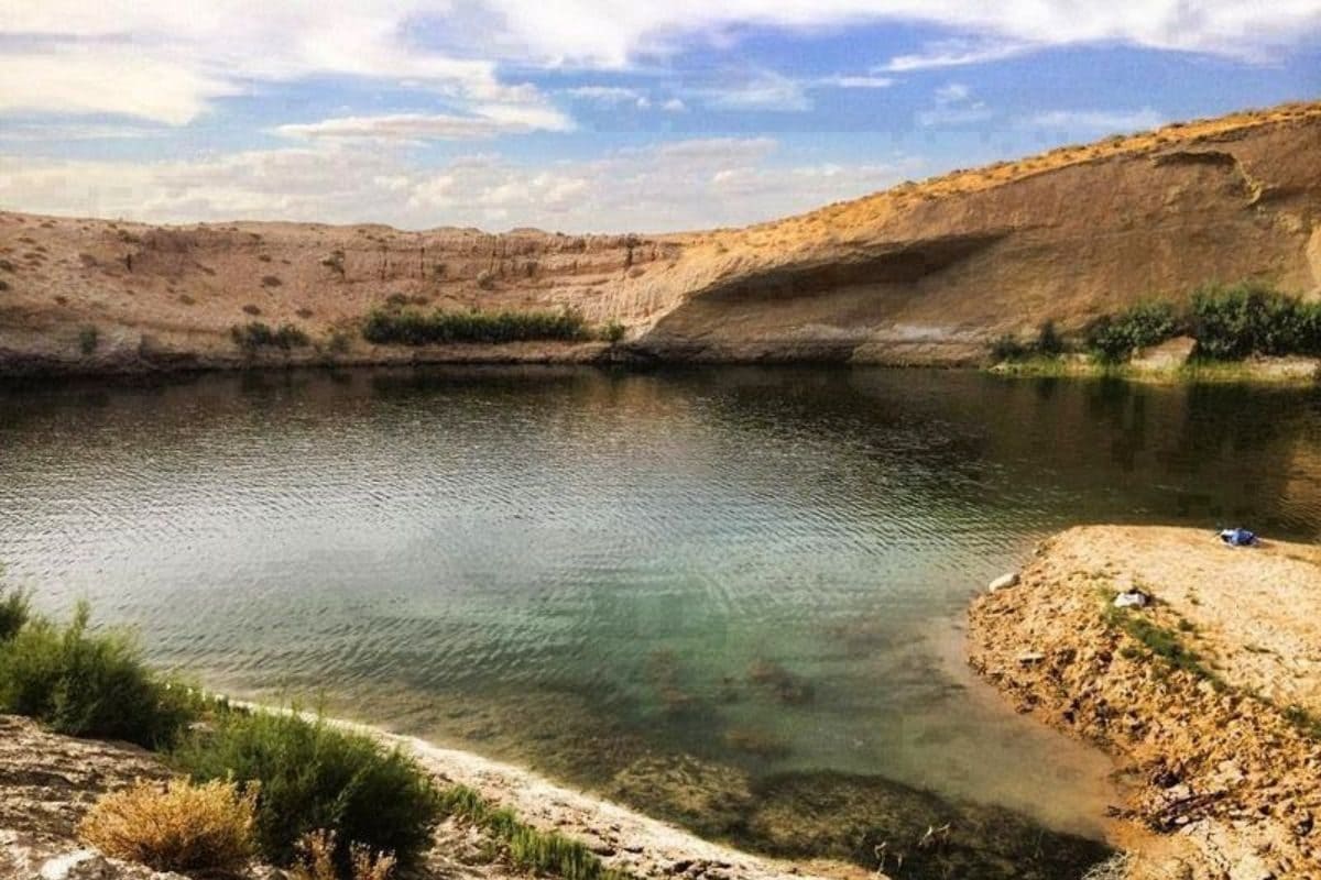 रातों-रात प्रकट हुई ये रहस्यमयी झील, पानी जांचते ही वैज्ञानिकों ने दी चेतावनी, बोले- इससे दूर ही रहो!