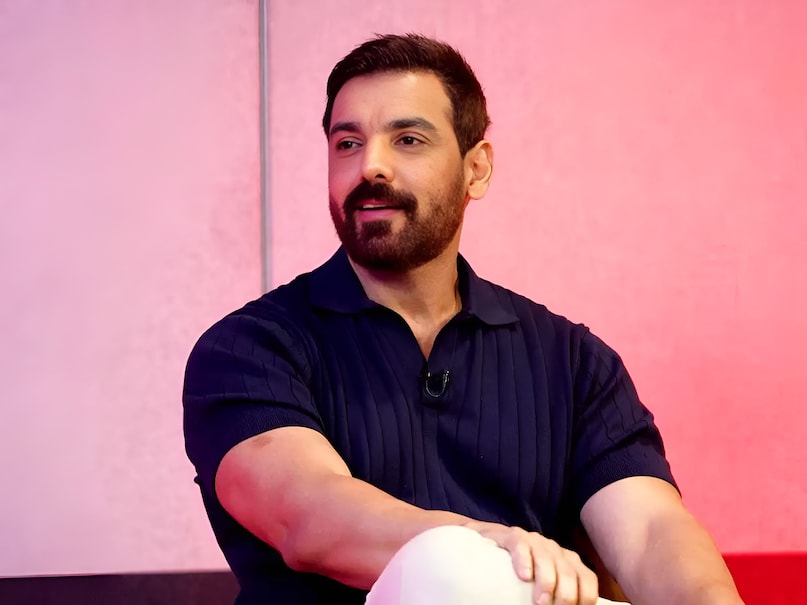 John Abraham Dhoom Success, John Abraham Career Analysis, Dhoom 2004 Villain Kabir, John Abraham Box Office Hits, Bollywood Career Turnaround, John Abraham Action Star, Yash Raj Films Dhoom, Villain vs Hero Roles, जॉन अब्राहम धूम रिकॉर्ड, विलेन बनकर चमकी किस्मत