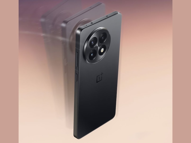 इससे स्क्रीन बेहद स्मूद और ब्राइट दिखती है, जिससे गेमिंग और वीडियो देखने का एक्सपीरिएंस काफी बेहतर हो जाता है. डिस्प्ले को Corning Gorilla Glass 7i से प्रोटेक्शन मिली है, जिससे यह स्क्रैच और हल्के झटकों से सुरक्षित रहती है.