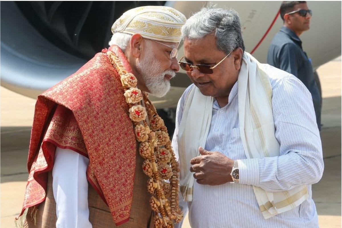 PHOTOS: पीएम मोदी ने सिद्दारमैया के कान में ऐसा क्‍या कहा, मुस्‍कुरा उठे कांग्रेसी सीएम, दिखी गजब की केमेस्‍ट्री