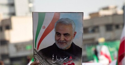 ईरान के खतरनाक कुद्स फोर्स के चीफ मेजर कासिम सुलेमानी जनवरी 2020 को अमेरिकी ड्रोन अटैक में मारा गया था. (फाइल फोटो/Reuters)