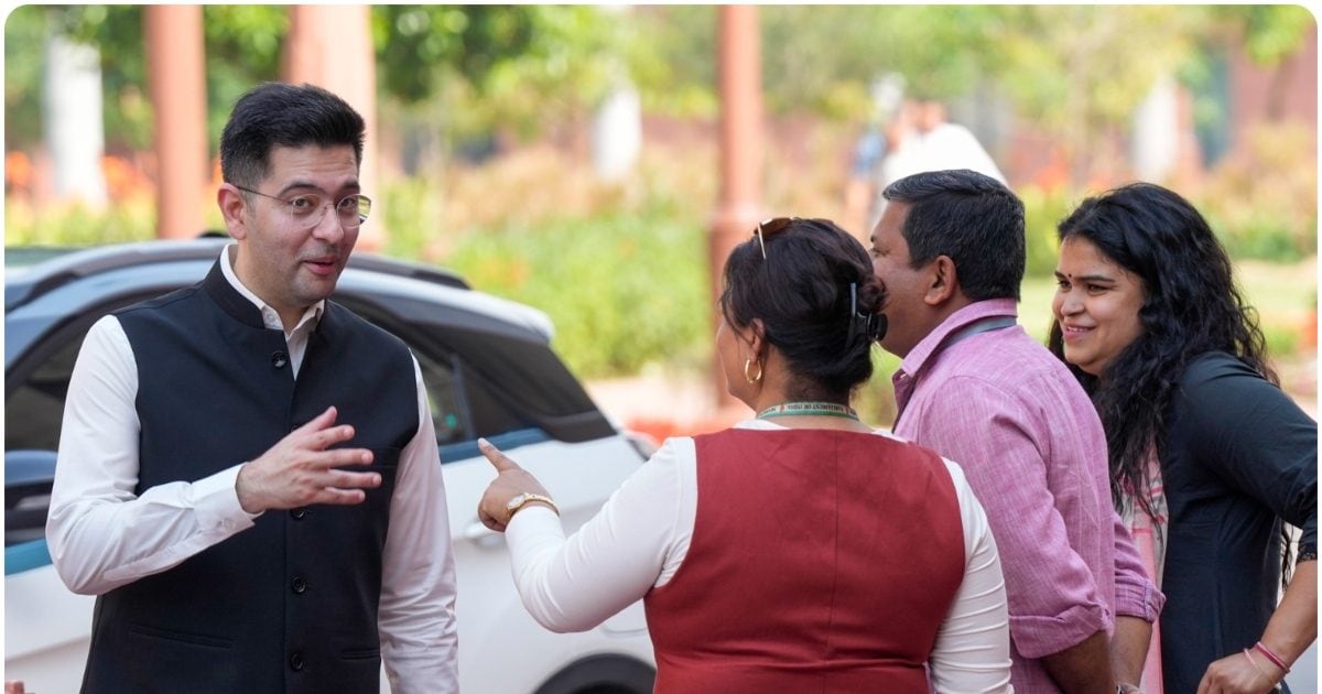 AAP से झटका लगाने के बाद राघव चड्डा की आई पहली फोटो, जानें क्या कर रहे थे?