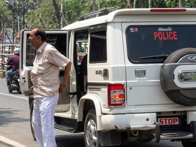 TMC नेता को पुलिस जीप में करावाया नामाकन, ECI ने एक मिनट में अकल लगा दी ठिकाने