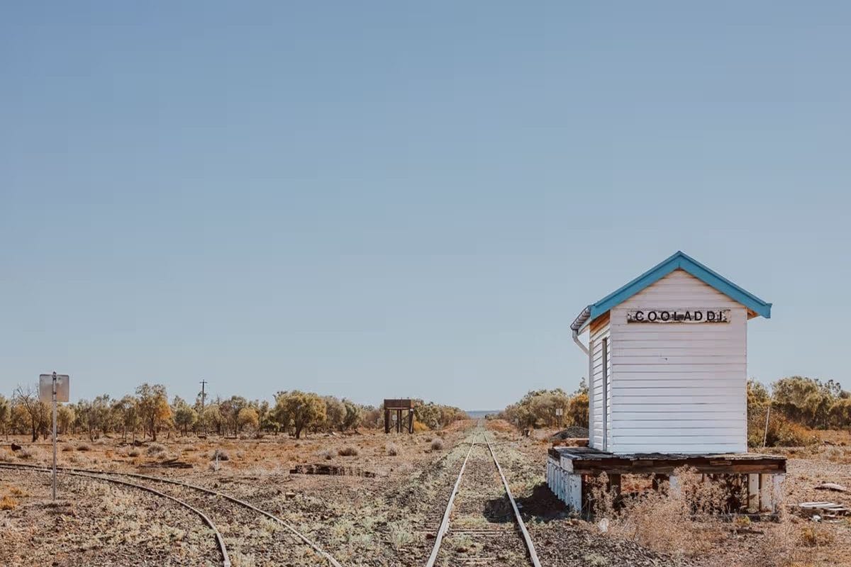 1 BHK की कीमत में मिल रहा है शहर, आप भी बन सकते हैं मालिक, जनसंख्या- मात्र 2