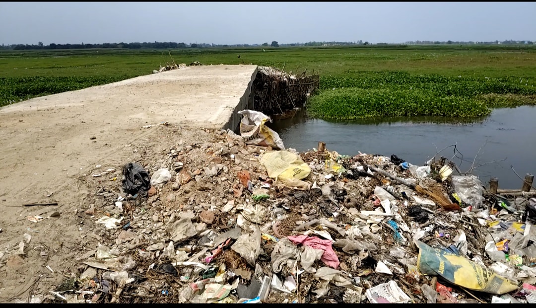 बिहार में तो हद हो गई! जमीन की कीमतें बढ़वाने के लिए माफियाओं ने बनवा दिया पुल, अब मचा हड़कंप