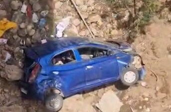मंडीमध्ये कार दरीत कोसळली, शाळेतून परतणाऱ्या 4 मुलांसह 6 जण जखमी