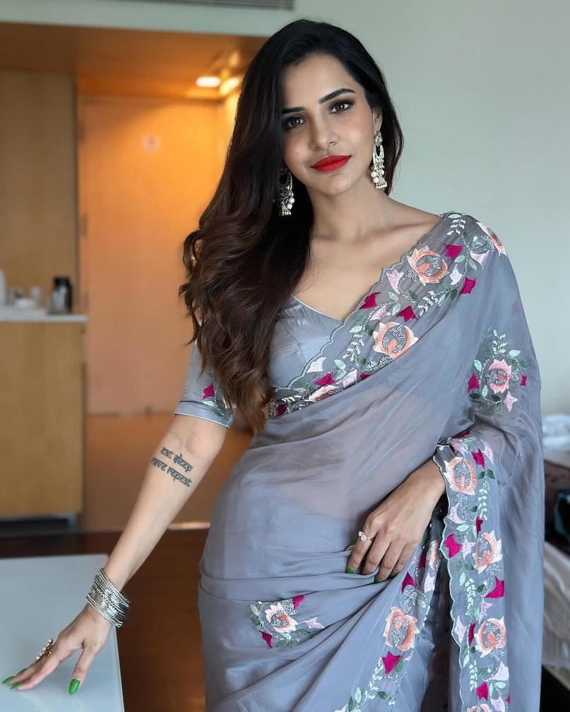 Bigg Boss actress fraud 9.35 crore Hyderabad case, Telugu actress cheating NRI marriage promise scam, London man duped by actress financial fraud India, Hyderabad CCS case actress cheating marriage promise, celebrity fraud case India Bigg Boss contestant scam