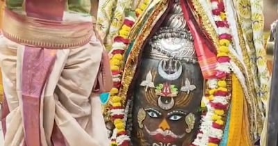 महाकाल मंदिरात 11 कलशांनी जलाभिषेक सुरू, भक्तांमध्ये श्रद्धेची लाट.