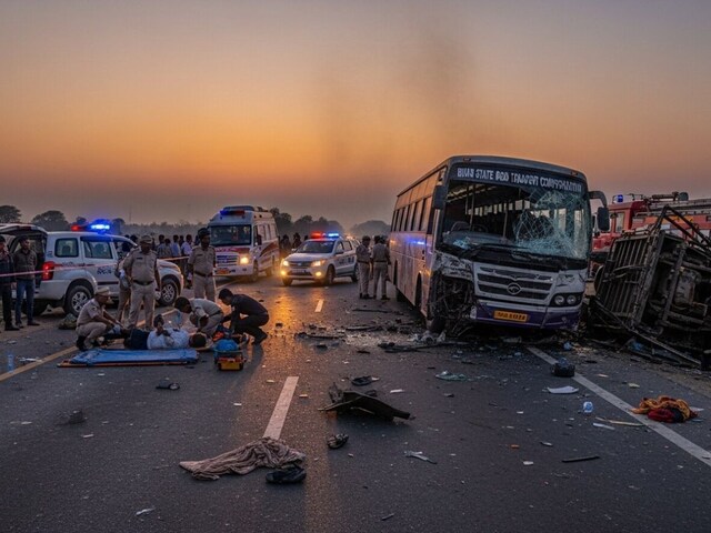 कटिहार में बस और पिकअप की भीषण टक्कर, 10 की मौत, दो दर्जन से अधिक लोग