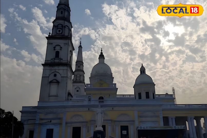 मेरठ से ही 30 किलोमीटर दूर ऐतिहासिक सरधना कैथोलिक चर्च भी पर्यटन की दृष्टि से काफी महत्वपूर्ण मानी जाती है. क्योंकि ताजमहल की तर्ज पर इसे बनाया गया है. यह संगमरमर और वास्तु का अद्भुत संगम मानी जाती है. यहां घूमने के लिए देश ही नहीं बल्कि विदेशी पर्यटक भी हर साल बड़ी संख्या में पहुंचते हैं. ऐसे में आप सुबह ऐसे में आप दोपहर 12:00 बजे शाम 4:00 बजे के बाद ऐतिहासिक सरधना की चर्च में भी घूम सकते हैं. इसका निर्माण 200 साल पहले बेगम समरू उर्फ फर्जाना द्वारा कराया गया था.