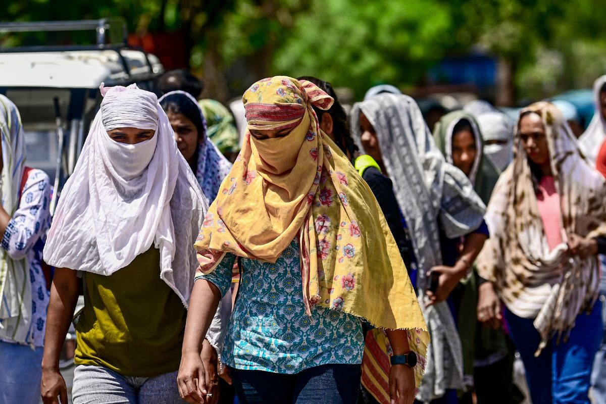 Tomorrow Weather: मौसम का डराने वाला यू-टर्न, पहले मूसलाधार बारिश, दिल्ली से बिहार तक हाहाकार, IMD की चेतावनी